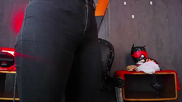 Snapshot of CharlotteScotte chatting on 01.21.25 CharlotteScotte online show from 01.21.25