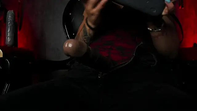 Snapshot of CharlotteScotte chatting on 01.21.25 CharlotteScotte online show from 01.21.25