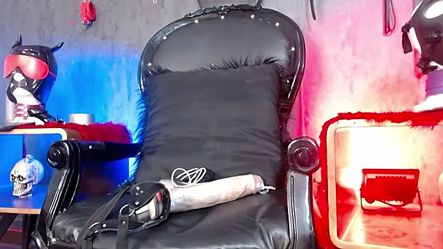 Snapshot of CharlotteScotte chatting on 02.24.25 CharlotteScotte online show from 02.24.25