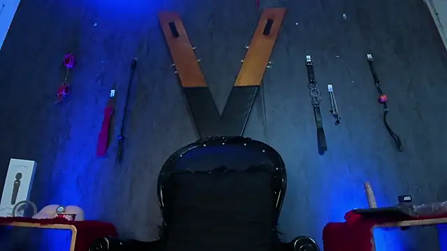 Snapshot of CharlotteScotte chatting on 03.18.25 CharlotteScotte online show from 03.18.25