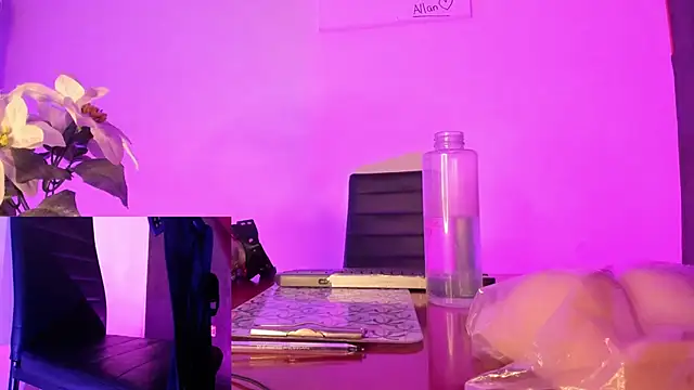 Snapshot of CharlotteScotte chatting on 03.21.25 CharlotteScotte online show from 03.21.25