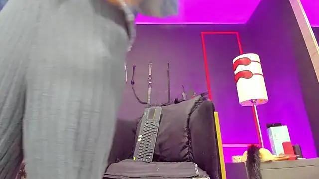 Snapshot of CharlotteScotte chatting on 09.12.25 CharlotteScotte online show from 09.12.25