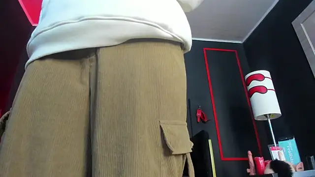 Snapshot of CharlotteScotte chatting on 09.17.25 CharlotteScotte online show from 09.17.25