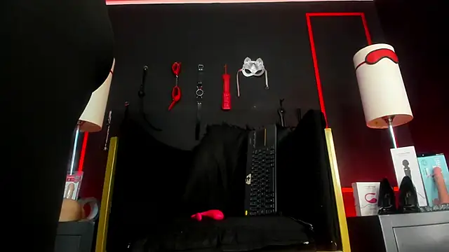 Snapshot of CharlotteScotte chatting on 10.11.25 CharlotteScotte online show from 10.11.25