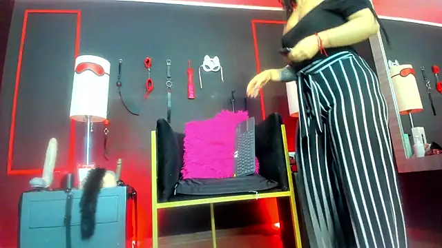 Snapshot of CharlotteScotte chatting on 10.14.25 CharlotteScotte online show from 10.14.25