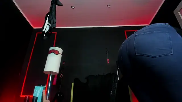 Snapshot of CharlotteScotte chatting on 10.27.25 CharlotteScotte online show from 10.27.25