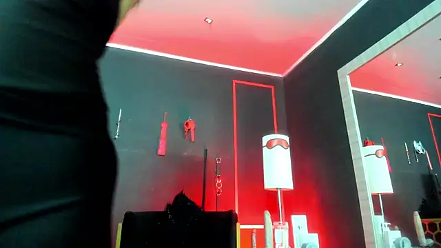 Snapshot of CharlotteScotte chatting on 12.04.25 CharlotteScotte online show from 12.04.25