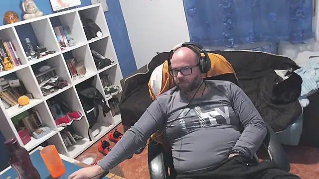 ravingr4d4 online show from 10.31.25