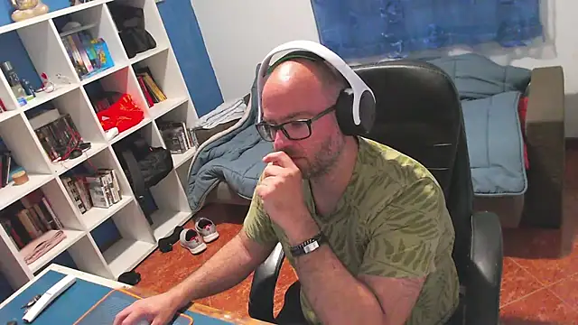 Snapshot of ravingr4d4 chatting on 05.04.26 ravingr4d4 online show from 05.04.26