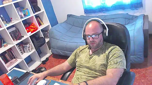 Snapshot of ravingr4d4 chatting on 05.05.26 ravingr4d4 online show from 05.05.26