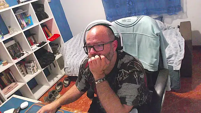 Snapshot of ravingr4d4 chatting on 05.11.26 ravingr4d4 online show from 05.11.26