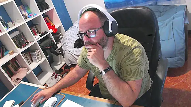 Snapshot of ravingr4d4 chatting on 05.19.26 ravingr4d4 online show from 05.19.26