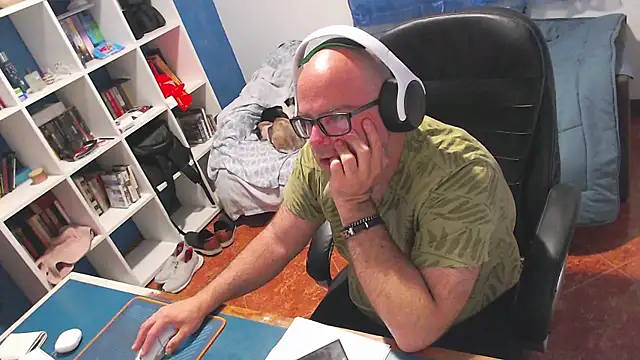 Snapshot of ravingr4d4 chatting on 05.19.26 ravingr4d4 online show from 05.19.26