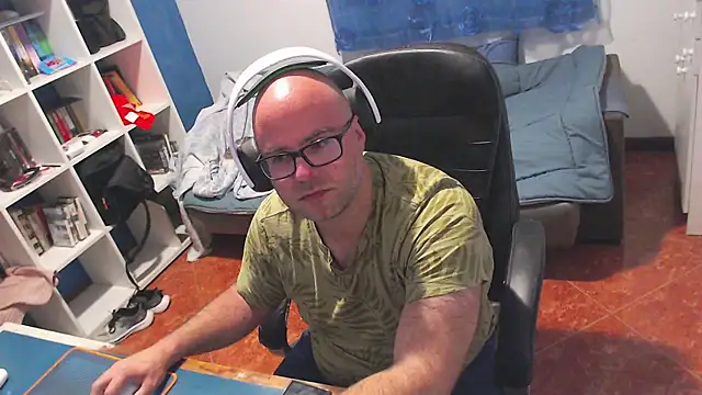 Snapshot of ravingr4d4 chatting on 05.20.26 ravingr4d4 online show from 05.20.26