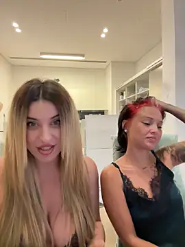 Snapshot of RoxxyDallas chatting on 09.22.25 RoxxyDallas online show from 09.22.25