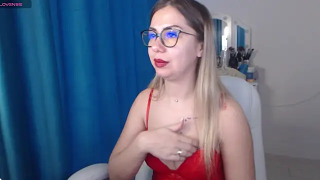 Snapshot of SugarErika chatting on 02.18.25 SugarErika online show from 02.18.25