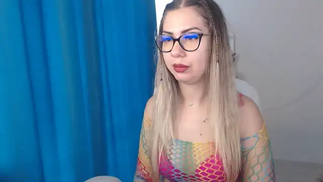 Snapshot of SugarErika chatting on 03.19.25 SugarErika online show from 03.19.25