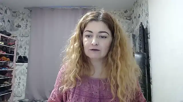 Snapshot of Helen1974 chatting on 12.14.24 Helen1974 online show from 12.14.24