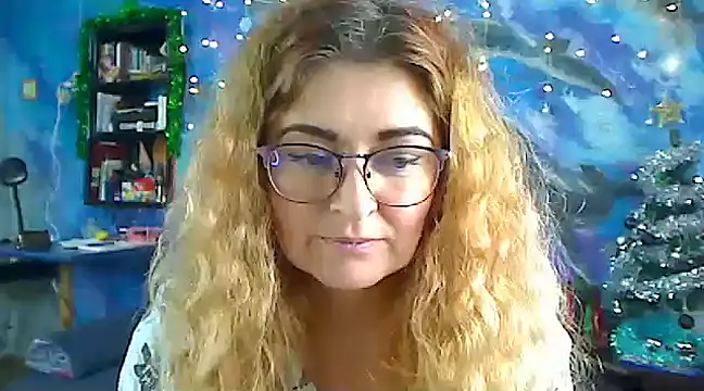 Snapshot of Helen1974 chatting on 01.03.25 Helen1974 online show from 01.03.25