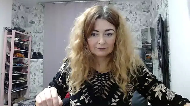 Snapshot of Helen1974 chatting on 01.09.25 Helen1974 online show from 01.09.25