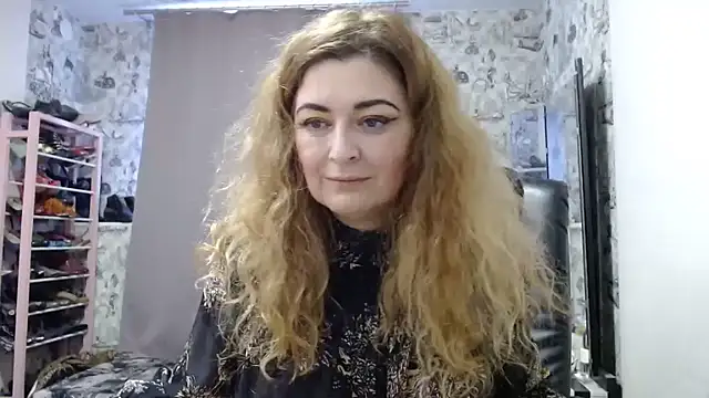 Snapshot of Helen1974 chatting on 01.15.25 Helen1974 online show from 01.15.25