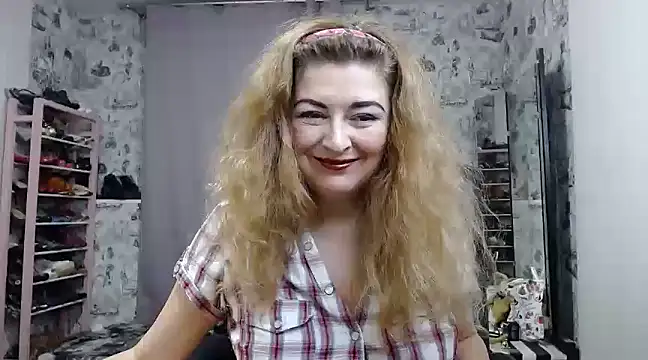 Snapshot of Helen1974 chatting on 01.28.25 Helen1974 online show from 01.28.25