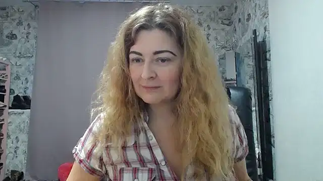 Snapshot of Helen1974 chatting on 02.03.25 Helen1974 online show from 02.03.25