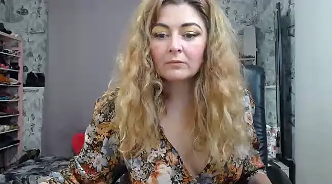 Snapshot of Helen1974 chatting on 02.05.25 Helen1974 online show from 02.05.25