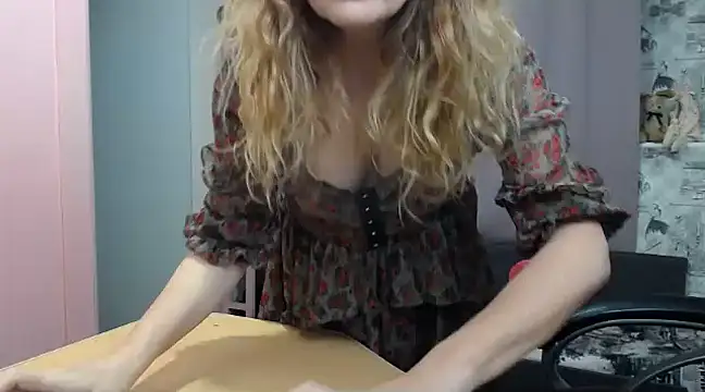 Snapshot of Helen1974 chatting on 02.09.25 Helen1974 online show from 02.09.25