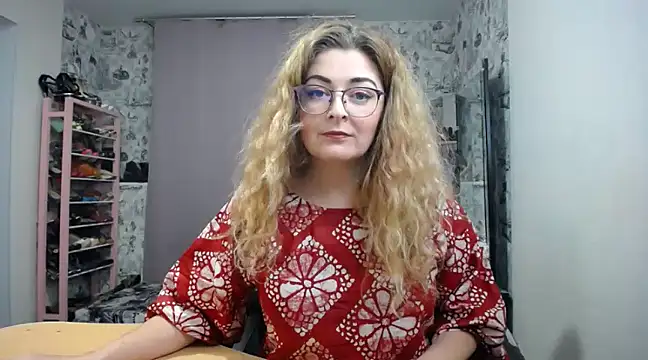 Snapshot of Helen1974 chatting on 02.12.25 Helen1974 online show from 02.12.25