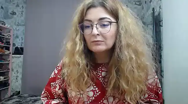 Snapshot of Helen1974 chatting on 02.12.25 Helen1974 online show from 02.12.25