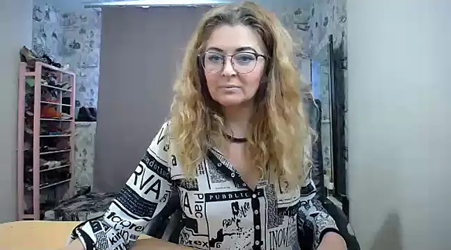 Snapshot of Helen1974 chatting on 02.19.25 Helen1974 online show from 02.19.25