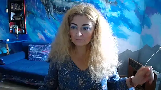 Snapshot of Helen1974 chatting on 09.10.25 Helen1974 online show from 09.10.25