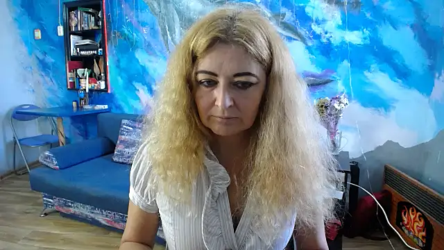 Snapshot of Helen1974 chatting on 09.21.25 Helen1974 online show from 09.21.25