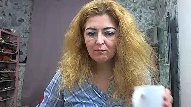 Snapshot of Helen1974 chatting on 12.19.25 Helen1974 online show from 12.19.25