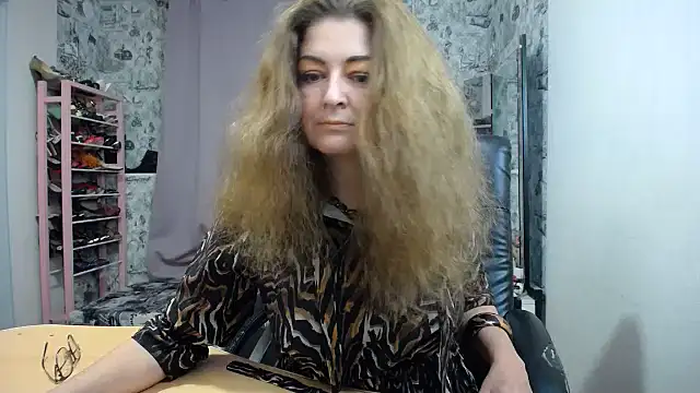 Snapshot of Helen1974 chatting on 01.10.26 Helen1974 online show from 01.10.26