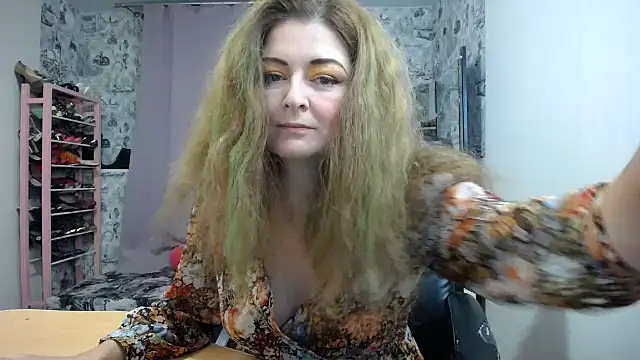 Snapshot of Helen1974 chatting on 01.11.26 Helen1974 online show from 01.11.26