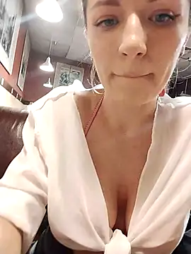 Snapshot of Brilliant-Queen1 chatting on 10.23.25 Brilliant-Queen1 online show from 10.23.25