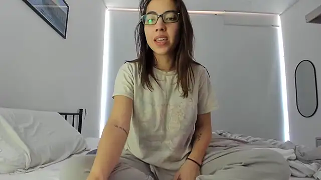 Snapshot of Sophi__a chatting on 02.05.26 Sophi a online show from 02.05.26