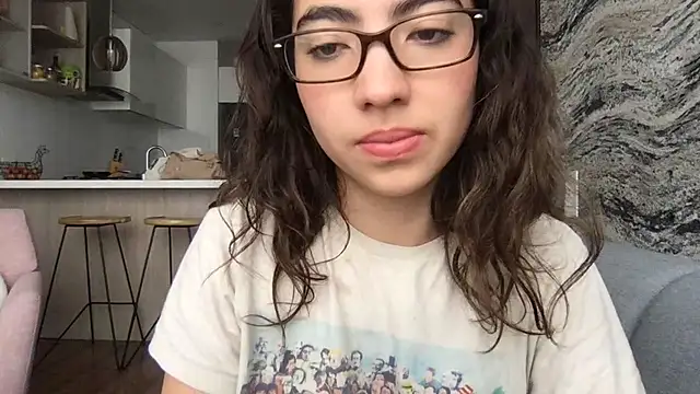 Snapshot of Sophi__a chatting on 03.27.26 Sophi a online show from 03.27.26