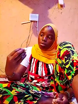 Snapshot of cute_naimah chatting on 11.14.25 cute naimah online show from 11.14.25