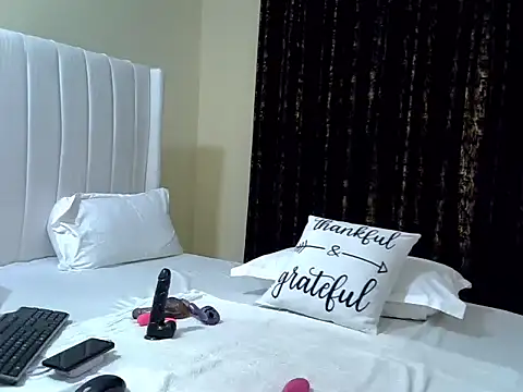 Baby champagne  online show from 12.04.24