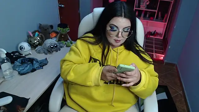 Snapshot of juliette_rd chatting on 12.04.24 juliette rd online show from 12.04.24