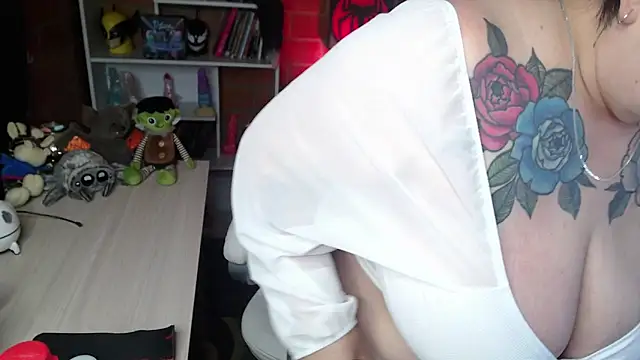 Snapshot of juliette_rd chatting on 01.28.25 juliette rd online show from 01.28.25