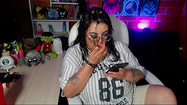 Snapshot of juliette_rd chatting on 10.02.25 juliette rd online show from 10.02.25