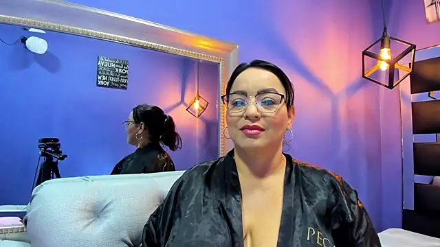 Romina017 online show from 10.28.25