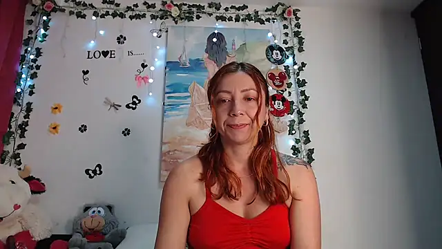 Snapshot of malusexy33 chatting on 01.18.25 malusexy33 online show from 01.18.25