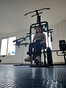 Snapshot of malusexy33 chatting on 09.17.25 malusexy33 online show from 09.17.25