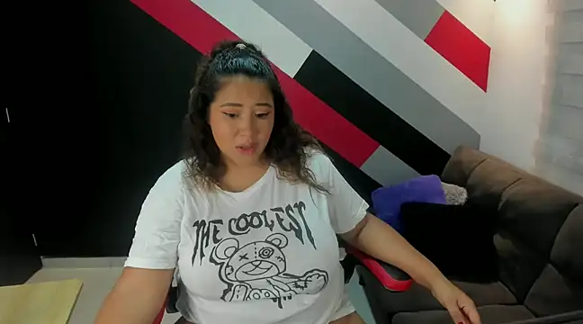 Snapshot of I_am_yours- chatting on 01.28.25 I am yours- online show from 01.28.25