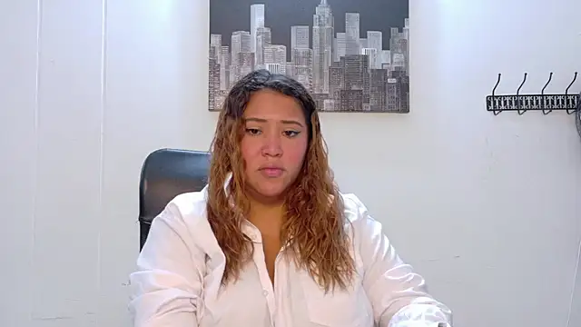 Snapshot of I_am_yours- chatting on 10.30.25 I am yours- online show from 10.30.25